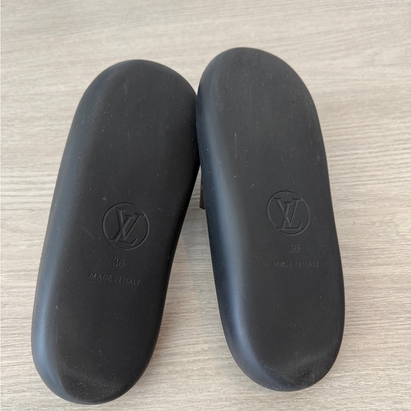 Authentic Louis Vuitton size 36 logo slide - Picture 5 of 6